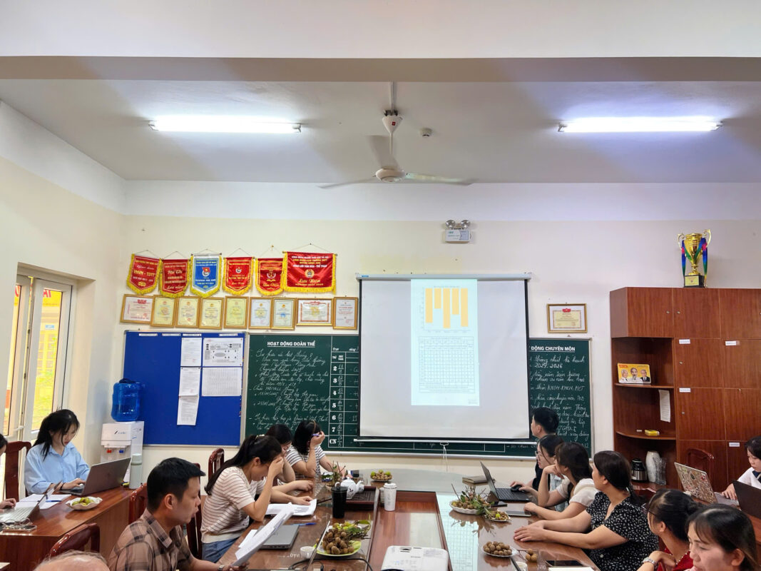 Không khí trang trọng của buổi họp HĐSP đầu năm học 2025 - 2026